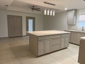 121 Valladolid Ave in Laredo, TX - Building Photo - Building Photo