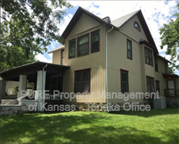 1601 SW Mulvane St in Topeka, KS - Building Photo