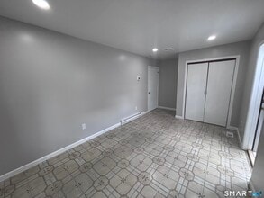 409 Oak Ave in Torrington, CT - Building Photo - Building Photo