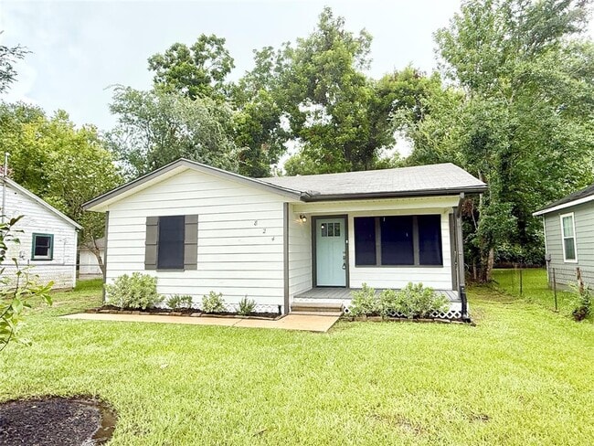 property at 824 S Anderson St