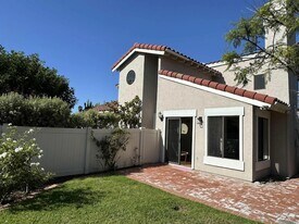 2108 Sea Village Cir in Encinitas, CA - Building Photo