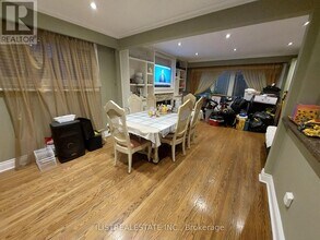 48 Lozoway Dr in Toronto, ON - Building Photo - Building Photo