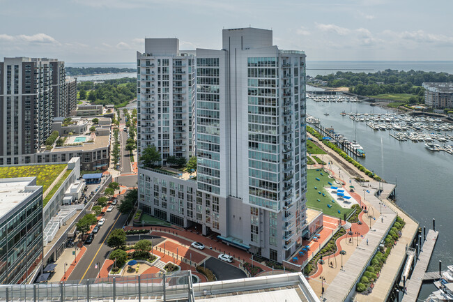 Beacon Harbor Point in Stamford, CT - Building Photo - Building Photo