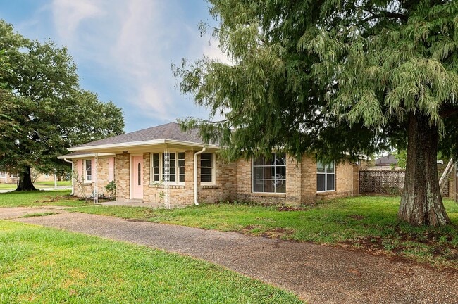300 Parish Dr in Arabi, LA - Building Photo - Building Photo