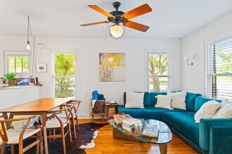 713 Carolyn Ave in Austin, TX - Building Photo - Building Photo