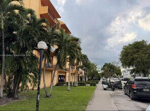 1900 W 54th St in Hialeah, FL - Foto de edificio - Building Photo