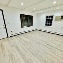 11 Blue Spruce Rd in Levittown, NY - Building Photo - Building Photo