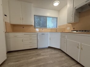 330 E Fairview Ave, Unit 4 in Glendale, CA - Foto de edificio - Building Photo