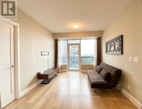 2-2102 Anndale Dr in Toronto, ON - Building Photo - Building Photo