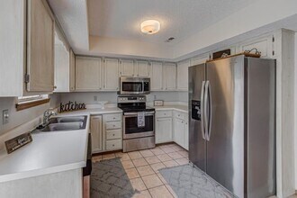 3003 W Knob Hill St in Springfield, MO - Building Photo - Building Photo