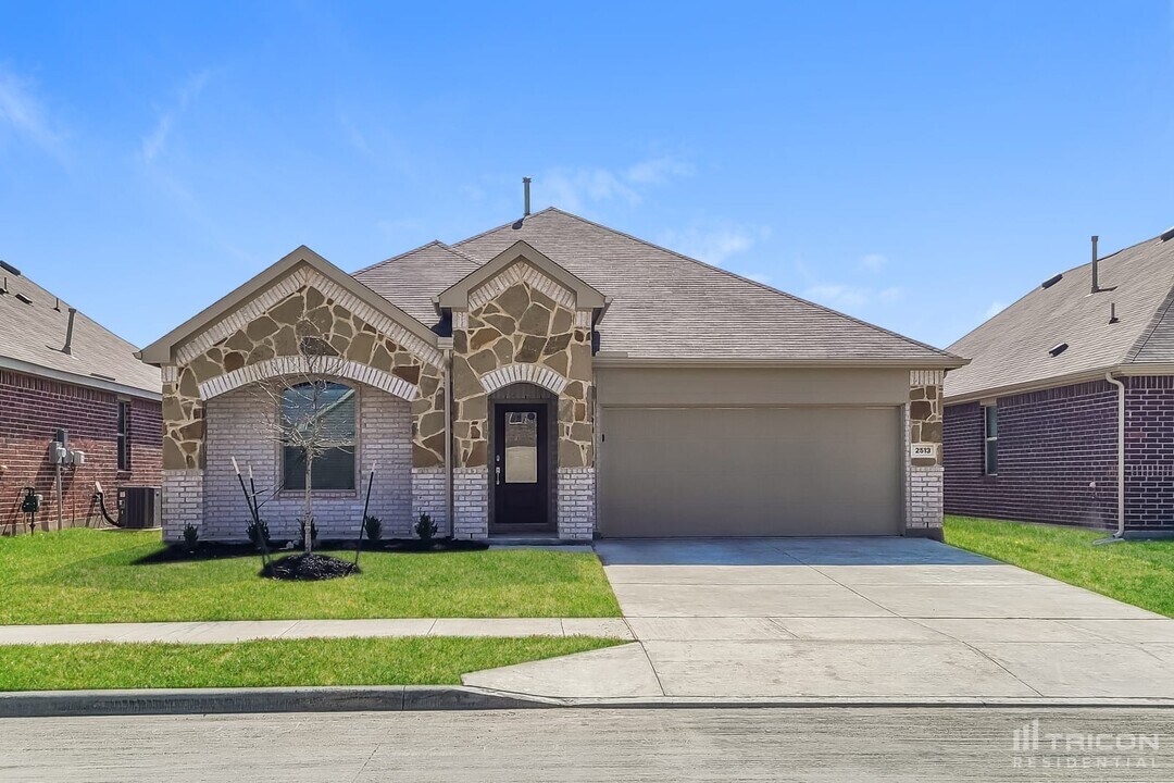 2513 Starwater Dr in Fort Worth, TX - Building Photo