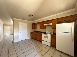 301 E Locust St in Laredo, TX - Building Photo - Building Photo
