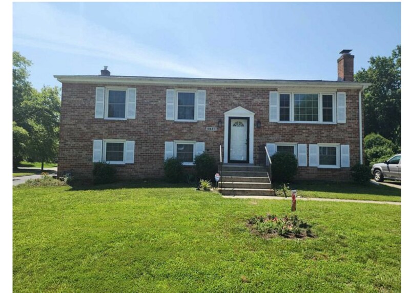 11943 Birchview Dr in Clinton, MD - Building Photo