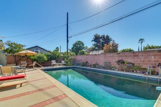 16332 Nordhoff St in Los Angeles, CA - Building Photo - Building Photo