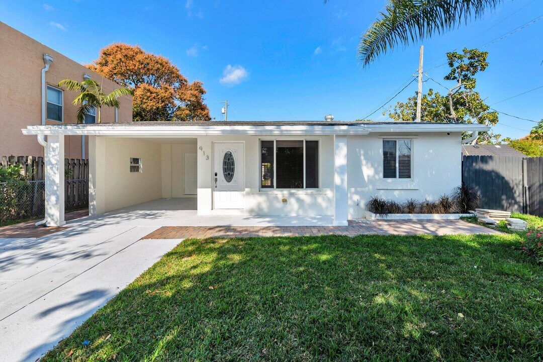 913 Avon Rd in West Palm Beach, FL - Building Photo