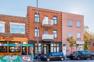 5594 Laurendeau Rue in Montréal, QC - Building Photo