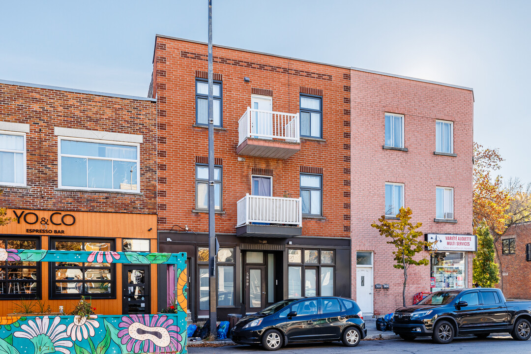5594 Laurendeau Rue in Montréal, QC - Building Photo