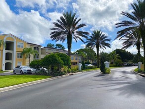 5551 Bentgrass Dr, Unit 303 in Sarasota, FL - Foto de edificio - Building Photo