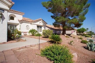 10520 Shoalhaven Dr in Las Vegas, NV - Building Photo - Building Photo