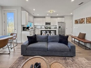 28411 Torch Pkwy, Unit SI ID1502223P in Warrenville, IL - Foto de edificio - Building Photo