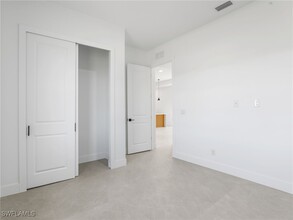 2109 NW 17th Pl in Cape Coral, FL - Foto de edificio - Building Photo