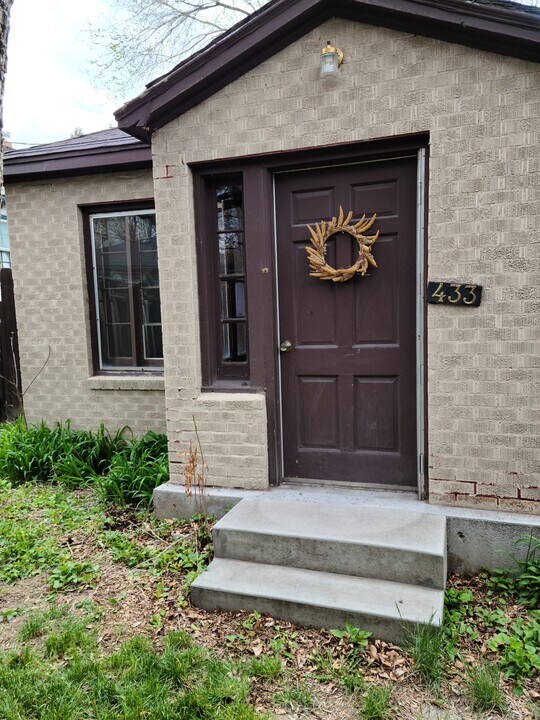 433 S 9th Ave in Pocatello, ID - Building Photo