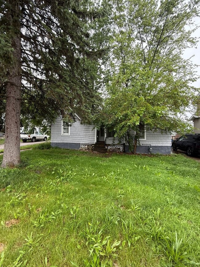 property at 2524 Oakdale Ave