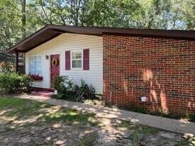 911 Gaillard Dr in Mobile, AL - Building Photo