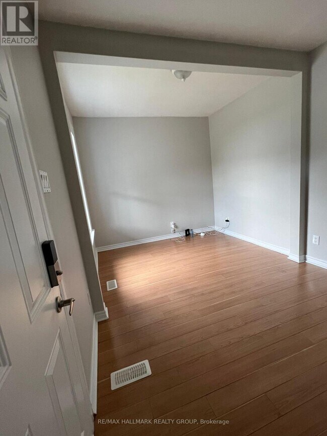 18 Jolliet Ave in Ottawa, ON - Building Photo - Building Photo