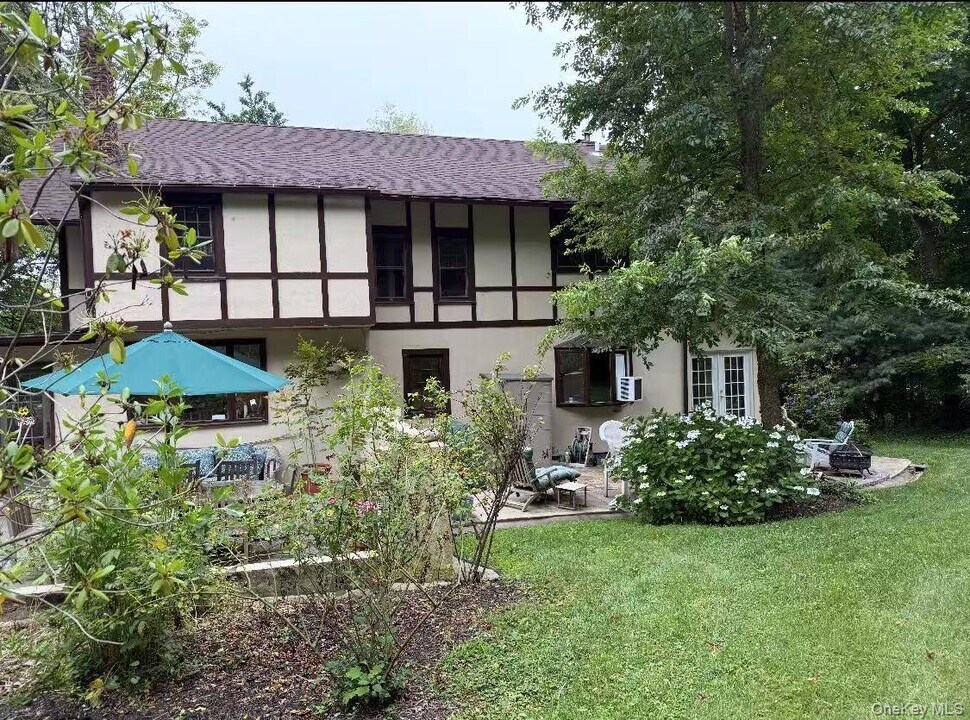 1 Edgehill Rd in Glen Cove, NY - Foto de edificio