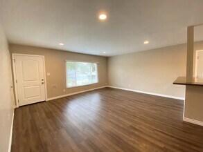 5224 E Falls View Dr in San Diego, CA - Building Photo - Building Photo