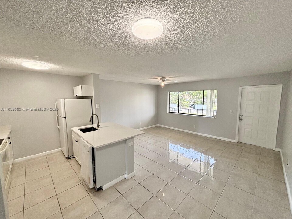 1822 Meadows Cir W in Boynton Beach, FL - Building Photo