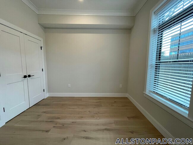 157 Everett St in Boston, MA - Building Photo - Building Photo