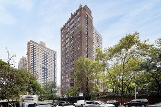 166 E 96th St in New York, NY - Building Photo - Building Photo