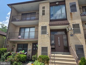 9906 Bustleton Ave in Philadelphia, PA - Building Photo - Building Photo