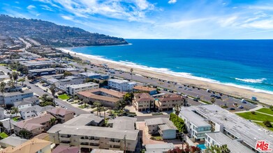 110 Paseo de la Concha, Unit A in Redondo Beach, CA - Foto de edificio - Building Photo