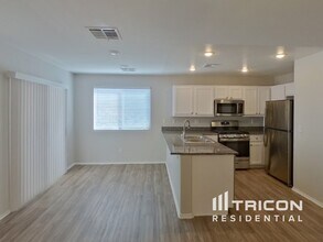 993 Medina De Leon Ave in Henderson, NV - Building Photo - Building Photo