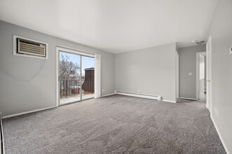 The Terraces at Dekalb on Linden Place in Dekalb, IL - Building Photo - Building Photo