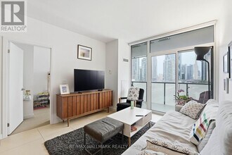 1 Market St. in Toronto, ON - Building Photo - Building Photo