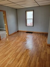 610 N 18th St, Unit Lower in Escanaba, MI - Foto de edificio - Building Photo