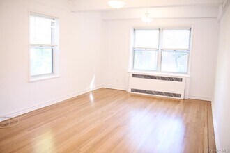 766 Palmer Rd in Yonkers, NY - Building Photo - Building Photo