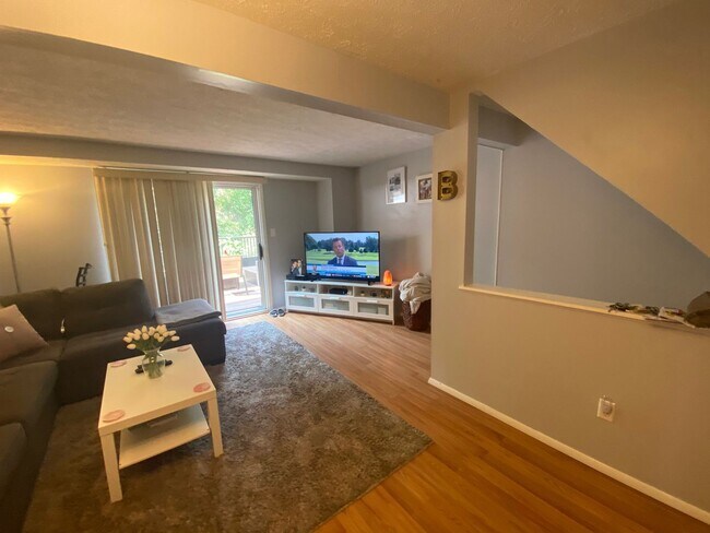 549 Winesap Dr in Bridgeville, PA - Building Photo - Building Photo
