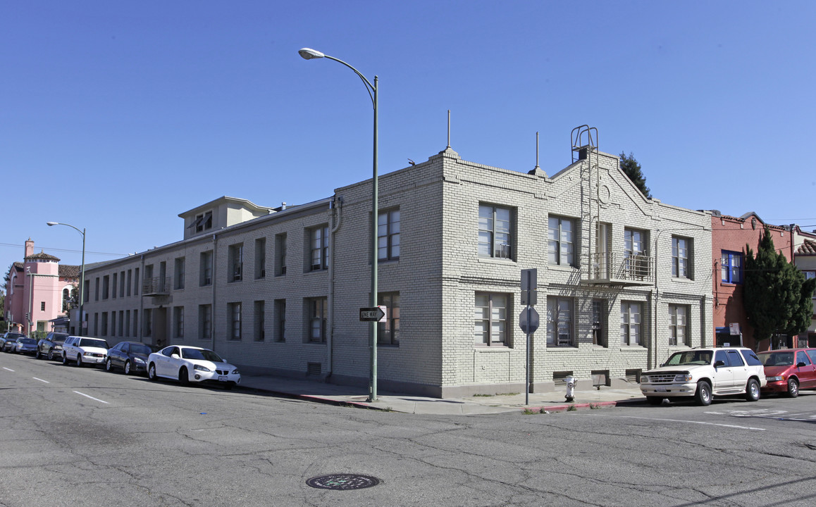 Fremont Apartments in Oakland, CA - Building Photo