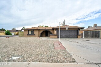 7301 W Canterbury Dr in Peoria, AZ - Building Photo - Building Photo