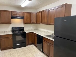 379 Mimosa Dr in Buford, GA - Building Photo - Building Photo