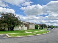 Kingswood Estates in Owosso, MI - Foto de edificio - Building Photo