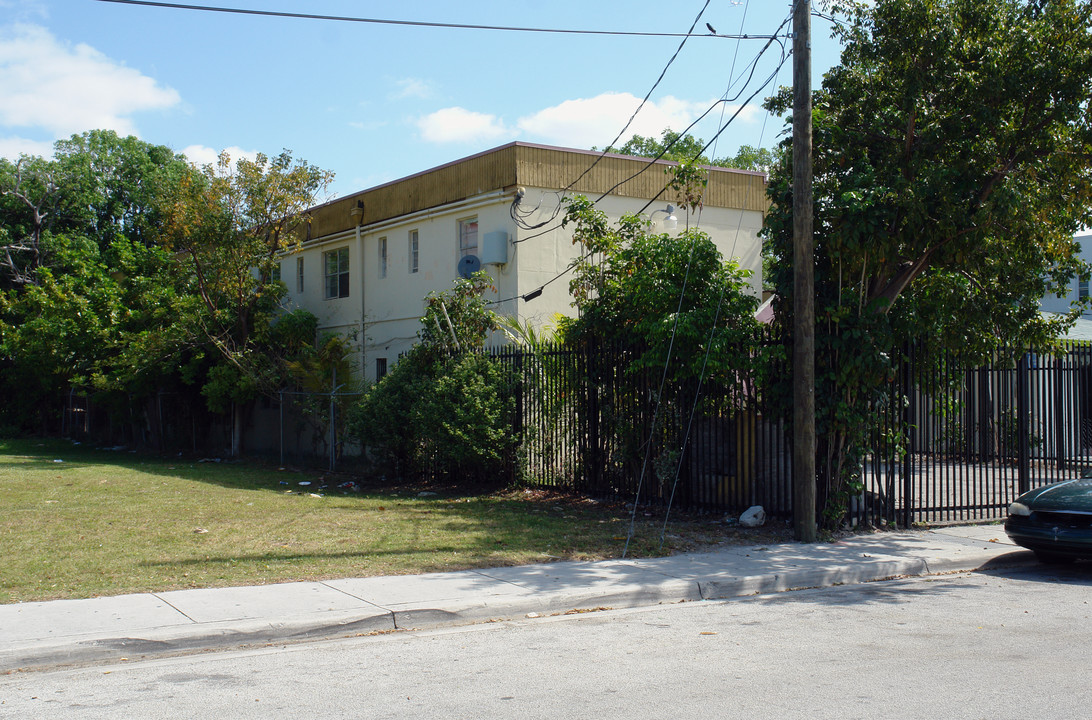 461 NW 9th St in Miami, FL - Building Photo