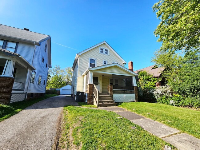 property at 3274 E Overlook Rd