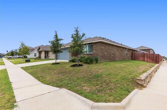 1533 Frst Pk Dr in Alvarado, TX - Building Photo - Building Photo
