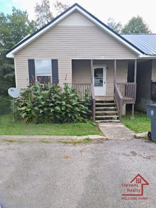 220 Dogwood Pointe Dr in McMinnville, TN - Foto de edificio